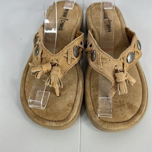 Minnetonka Sandals Womens 6 Tan Leather Flip Flop Concho Slide Suede Southwest - Picture 4 of 12